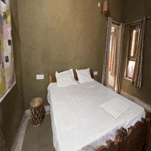 Jungle Joy Homestay, Basata